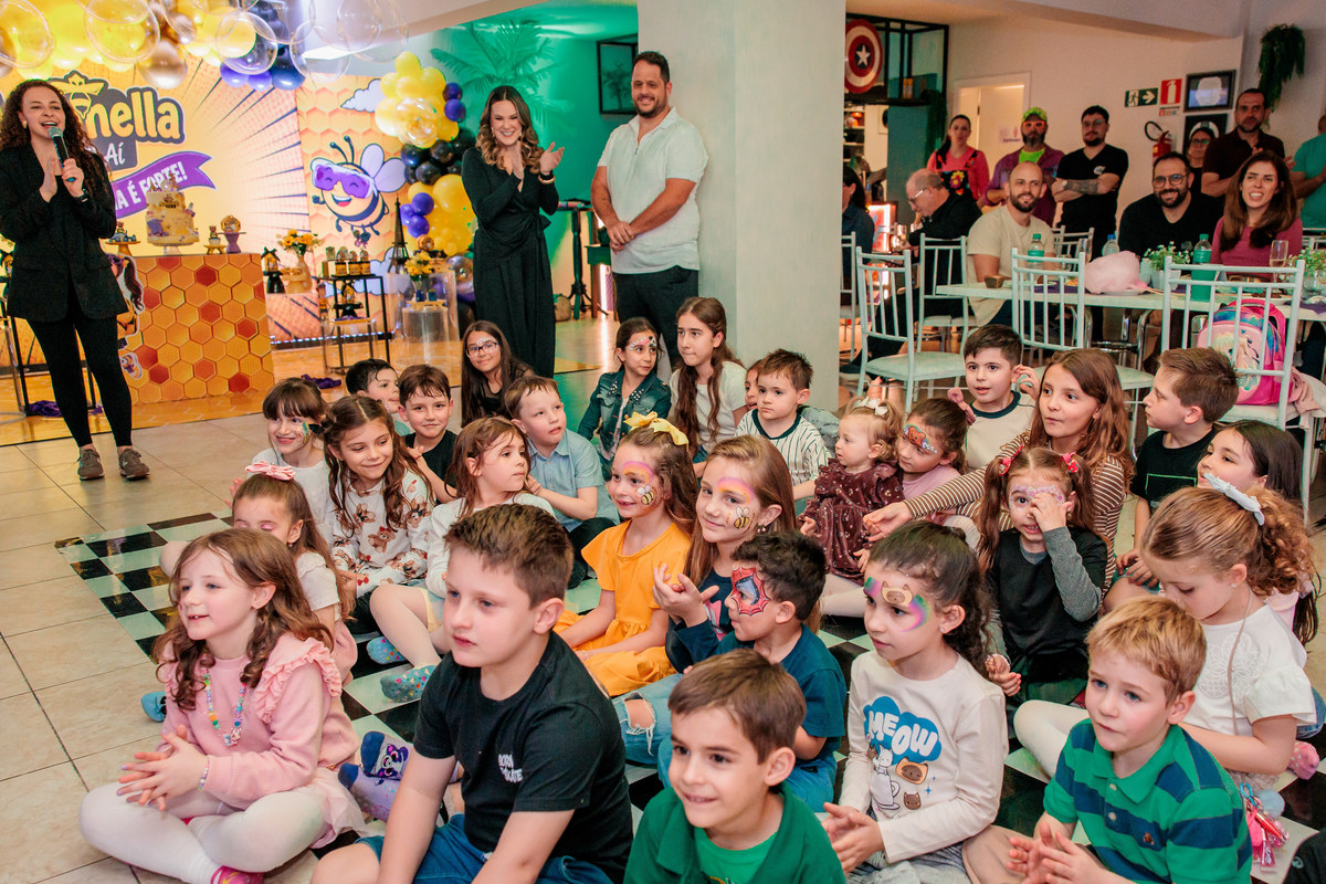 fotógrafo infantil Caxias do Sul, fotografia de aniversário infantil, festa infantil Serra Gaúcha, fotógrafo de festas Caxias do Sul, aniversário 3 anos, cobertura fotográfica infantil, fotos espontâneas, cores reais, ferraro kids