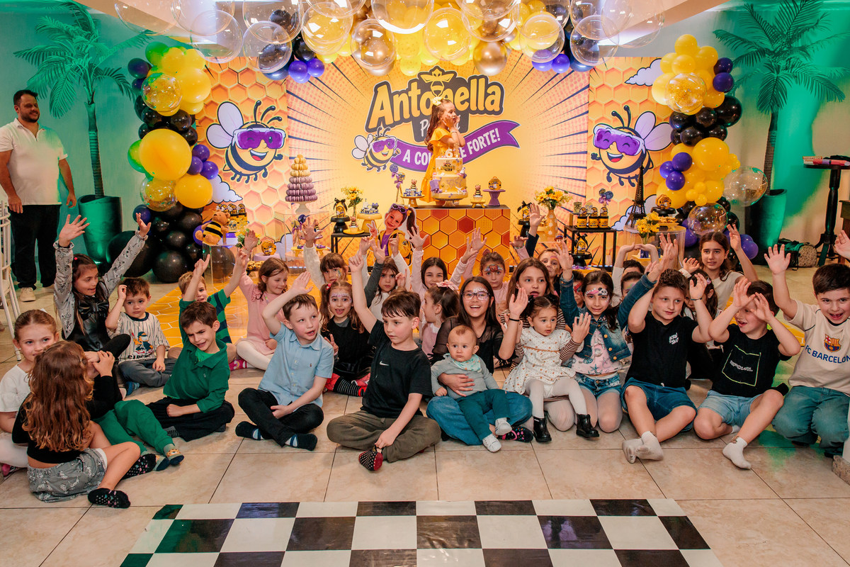 fotógrafo infantil Caxias do Sul, fotografia de aniversário infantil, festa infantil Serra Gaúcha, fotógrafo de festas Caxias do Sul, aniversário 3 anos, cobertura fotográfica infantil, fotos espontâneas, cores reais, ferraro kids