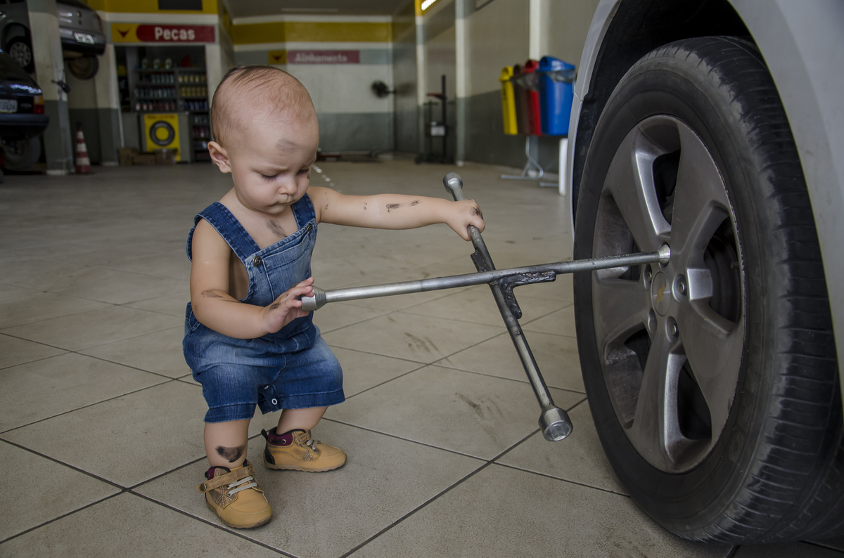 foto de bebê brincando