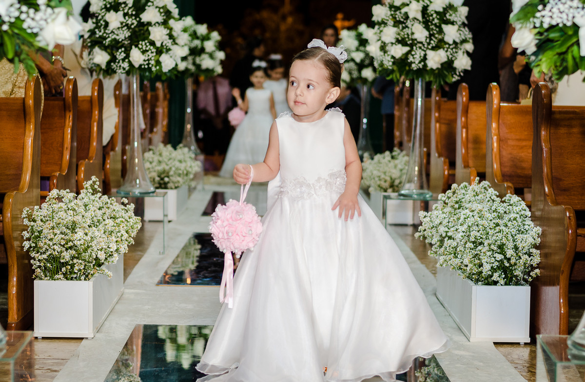 daminha entrando na igreja