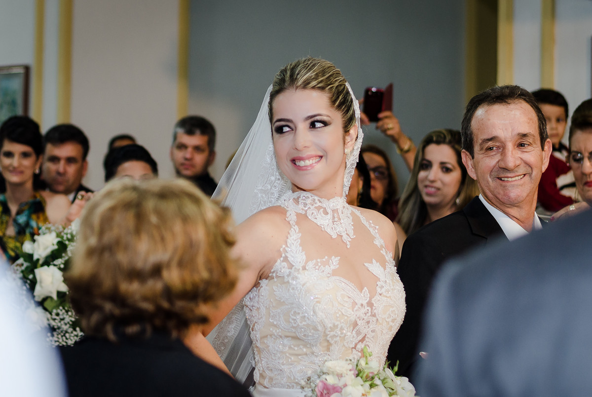 noiva entrando na igreja