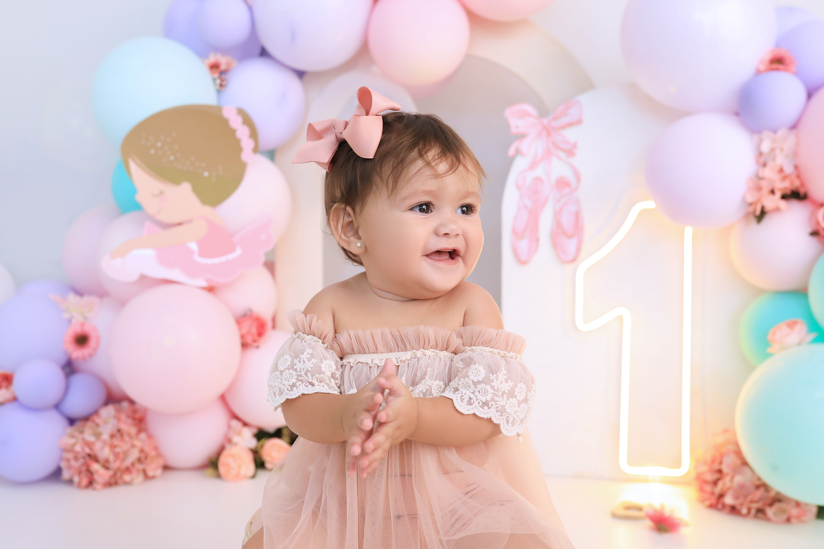 smash, smash the cake, ideias jardim encantado, sessão do bolinho, cake smash, smash the cake tema jardim encantado, smash the cake cenário jardim, jardim encantado,bolo jardim encantado,smash the cake para menina,sessão de um ano no tema jardim,bailarina