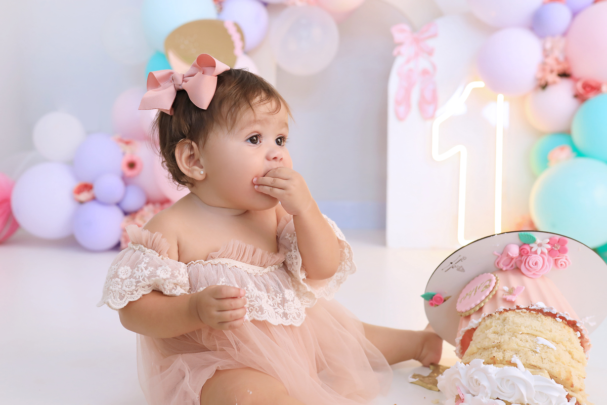 smash, smash the cake, ideias jardim encantado, sessão do bolinho, cake smash, smash the cake tema jardim encantado, smash the cake cenário jardim, jardim encantado,bolo jardim encantado,smash the cake para menina,sessão de um ano no tema jardim,bailarina