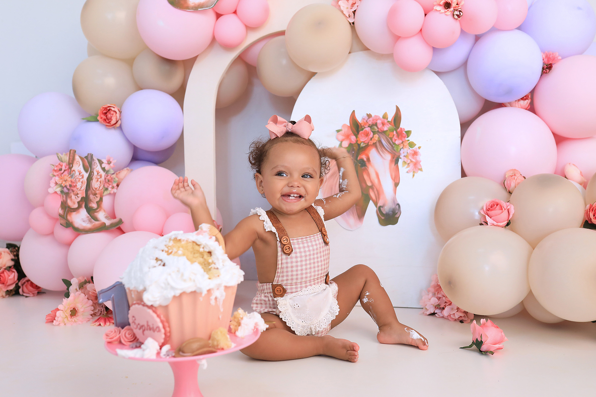 smash, smash the cake, ideias jardim encantado, sessão do bolinho, cake smash, smash the cake tema jardim encantado, smash the cake cenário jardim, jardim encantado,bolo jardim encantado,smash the cake para menina,sessão de um ano no tema cavalos,country