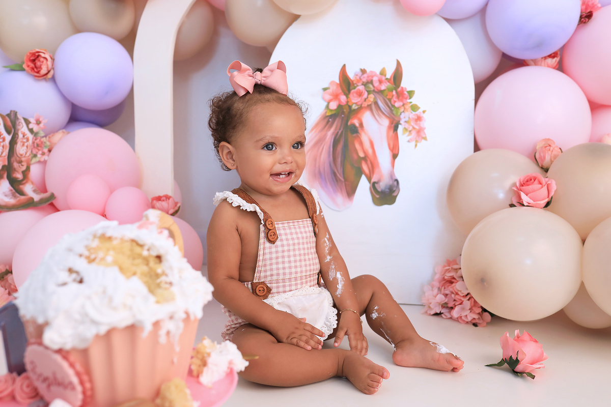 smash, smash the cake, ideias jardim encantado, sessão do bolinho, cake smash, smash the cake tema jardim encantado, smash the cake cenário jardim, jardim encantado,bolo jardim encantado,smash the cake para menina,sessão de um ano no tema cavalos,country