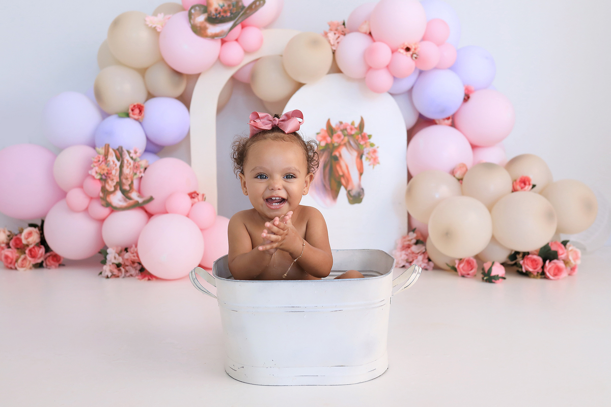 smash, smash the cake, ideias jardim encantado, sessão do bolinho, cake smash, smash the cake tema jardim encantado, smash the cake cenário jardim, jardim encantado,bolo jardim encantado,smash the cake para menina,sessão de um ano no tema cavalos,country