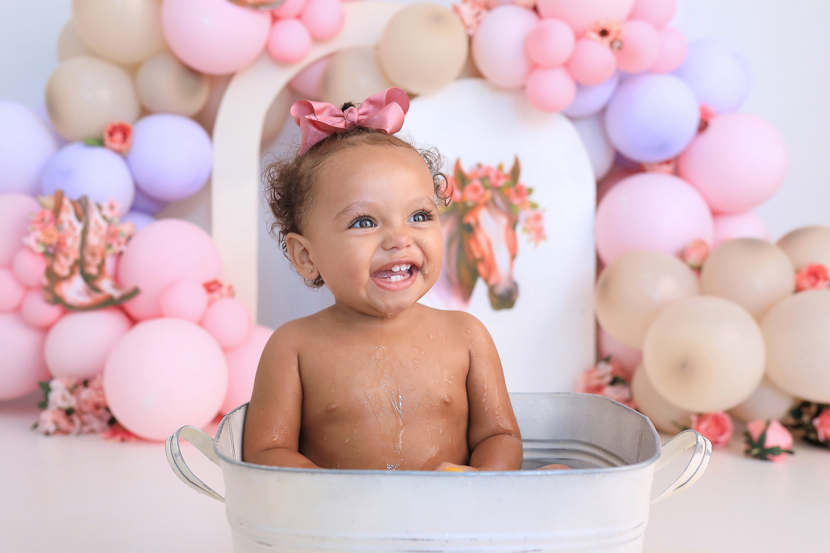 smash, smash the cake, ideias jardim encantado, sessão do bolinho, cake smash, smash the cake tema jardim encantado, smash the cake cenário jardim, jardim encantado,bolo jardim encantado,smash the cake para menina,sessão de um ano no tema cavalos,country