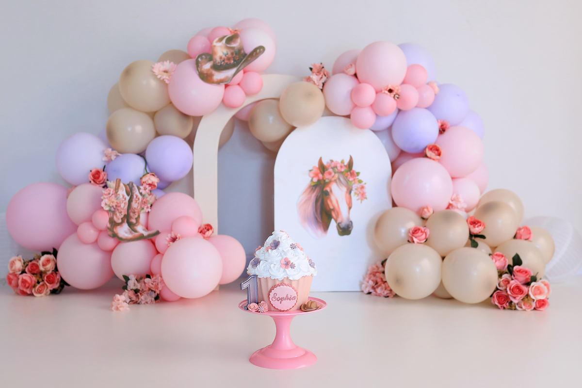 smash, smash the cake, boiadeira, sessão do bolinho, cake smash, smash the cake tema boiadeira, smash the cake cenário jardim, jardim encantado,bolo jardim encantado,smash the cake para menina,sessão de um ano no tema cavalos,country