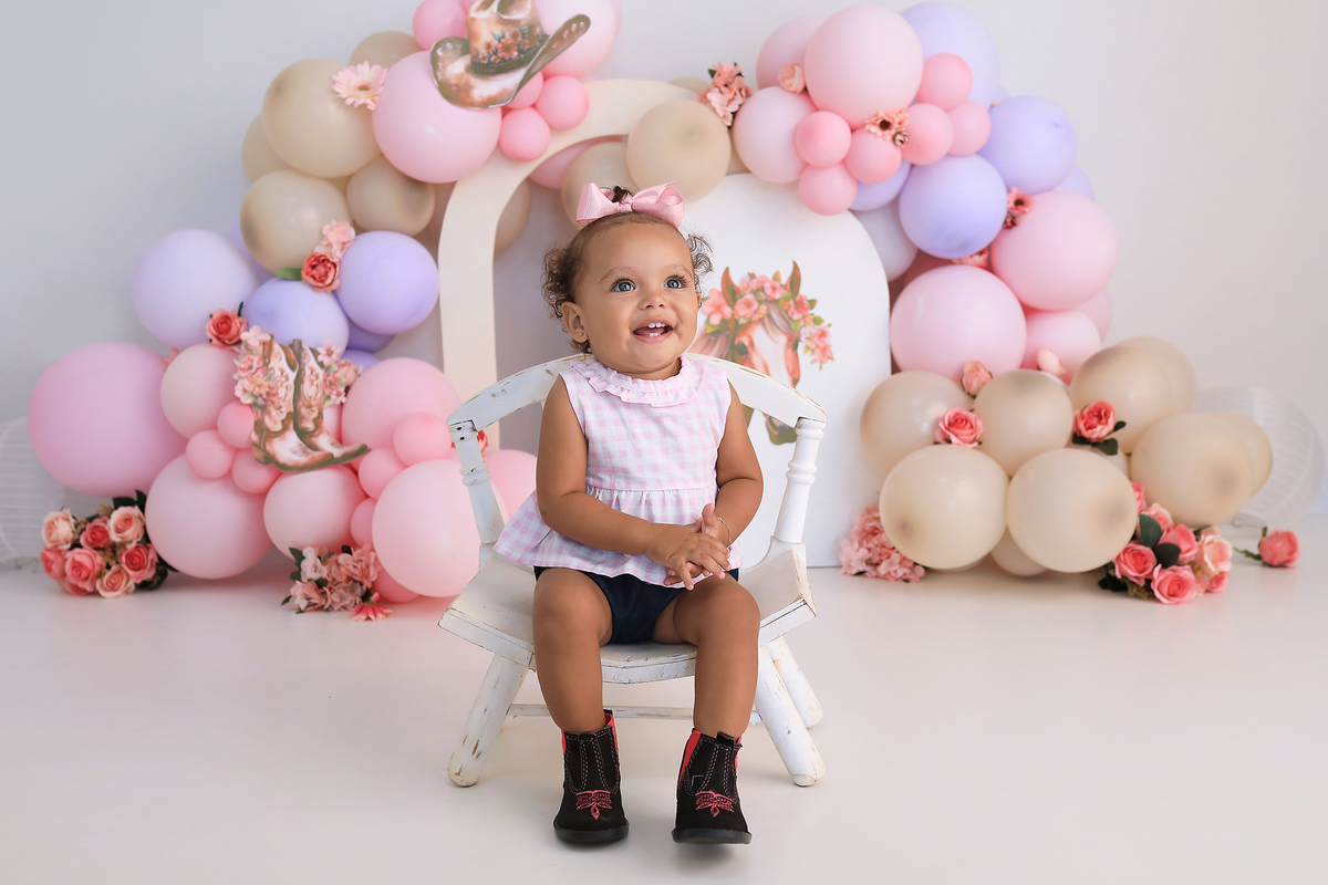 smash, smash the cake, boiadeira, sessão do bolinho, cake smash, smash the cake tema boiadeira, smash the cake cenário jardim, jardim encantado,bolo jardim encantado,smash the cake para menina,sessão de um ano no tema cavalos,country