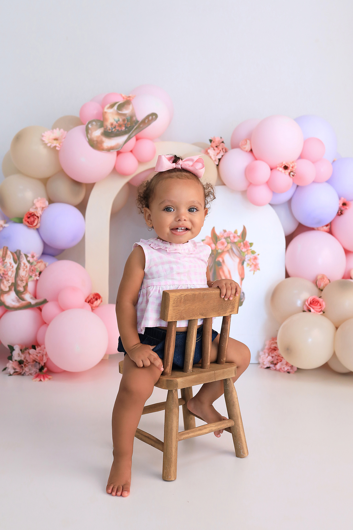 smash, smash the cake, boiadeira, sessão do bolinho, cake smash, smash the cake tema boiadeira, smash the cake cenário jardim, jardim encantado,bolo jardim encantado,smash the cake para menina,sessão de um ano no tema cavalos,country