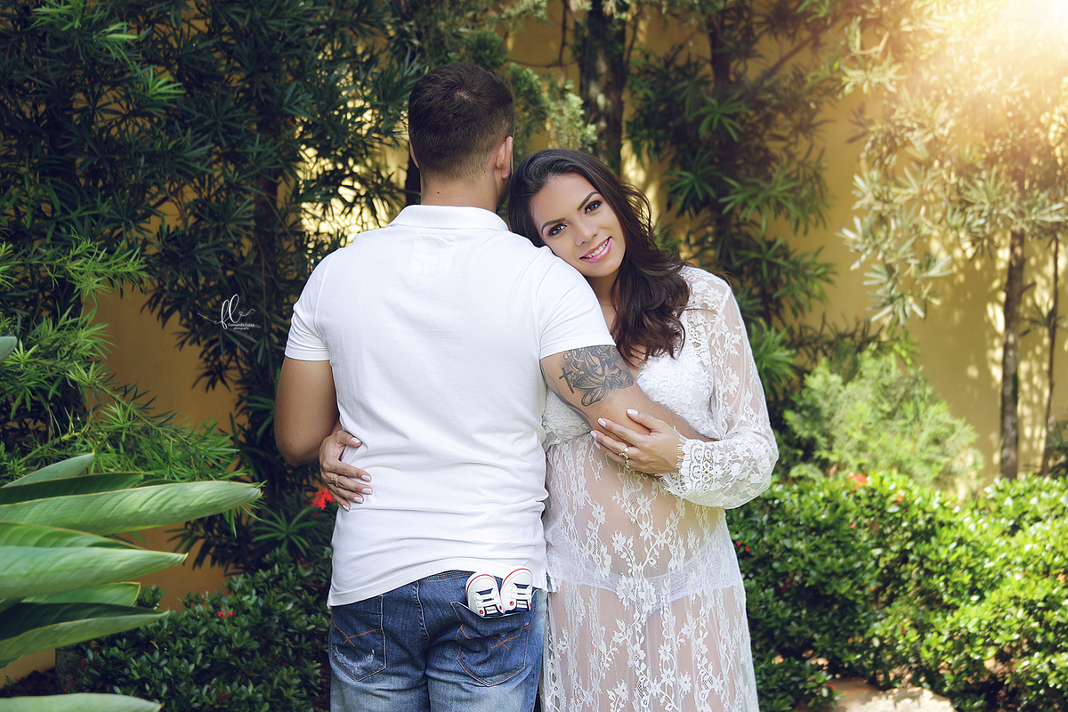 gestante, sapatinho de bebê, ensaio gestante, ensaio fotografico de gravida, fotos de gravida, gravida linda, ideias para ensaio gestante, ideias para gestantes, cha de bebe, recem nascido, mamaes de primeira viagem, fraldas, roupinhas para bebes