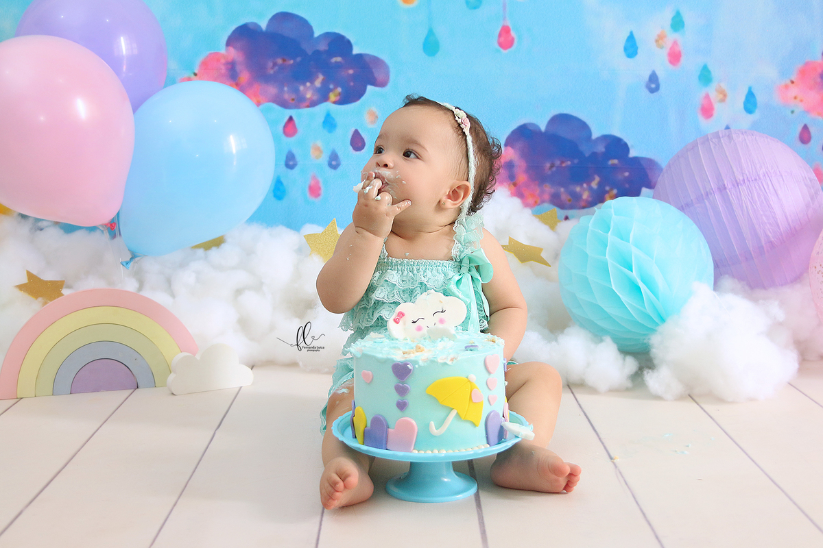 smash, bolo chuva de amor sessão smash the cake, sessão do bolinho, cake smash, smash the cake tema chuva de amor, smash the cake cenário chuva de amor, chuva de amor, chuva de benção, smash the cake para menina, sessão de um ano no tema chuva de amor. 