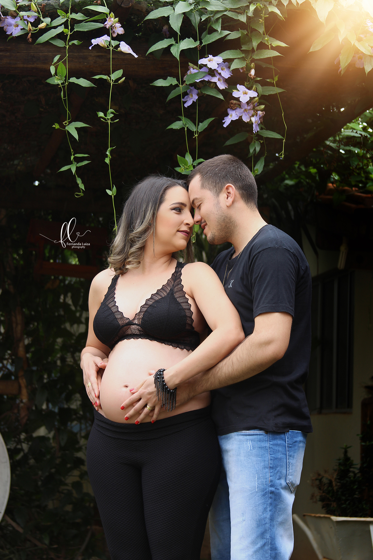 gestante, sapatinho de bebê, ensaio gestante, ensaio fotografico de gravida, fotos de gravida, gravida linda, ideias para ensaio gestante, ideias para gestantes, cha de bebe, recem nascido, mamaes de primeira viagem, fraldas, roupinhas para bebes