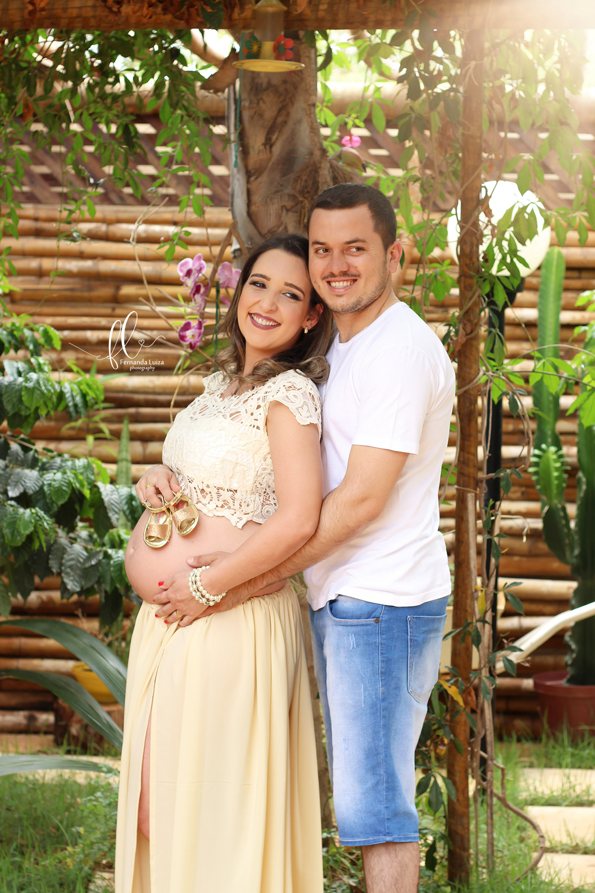 gestante, sapatinho de bebê, ensaio gestante, ensaio fotografico de gravida, fotos de gravida, gravida linda, ideias para ensaio gestante, ideias para gestantes, cha de bebe, recem nascido, mamaes de primeira viagem, fraldas, roupinhas para bebes