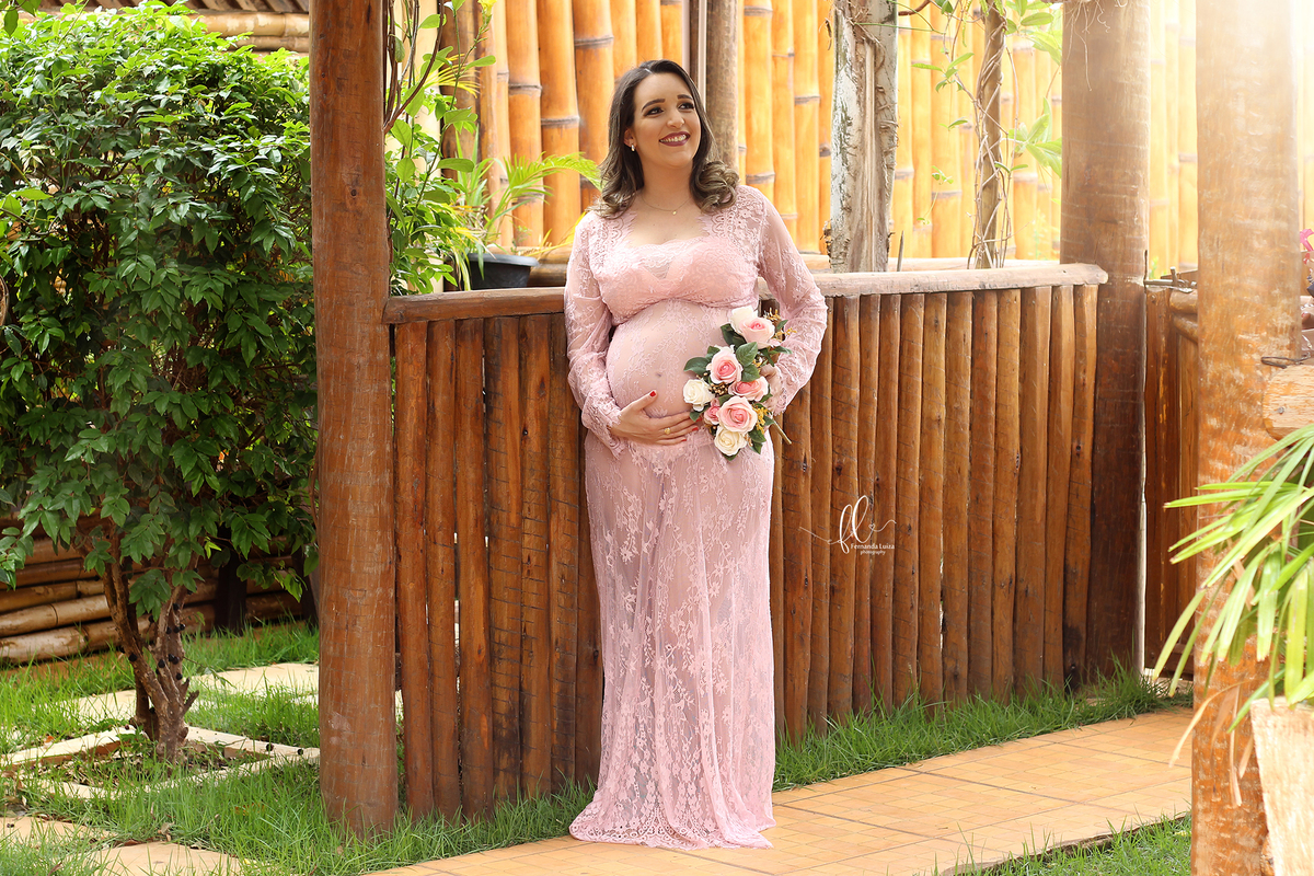 gestante, sapatinho de bebê, ensaio gestante, ensaio fotografico de gravida, fotos de gravida, gravida linda, ideias para ensaio gestante, ideias para gestantes, cha de bebe, recem nascido, mamaes de primeira viagem, fraldas, roupinhas para bebes