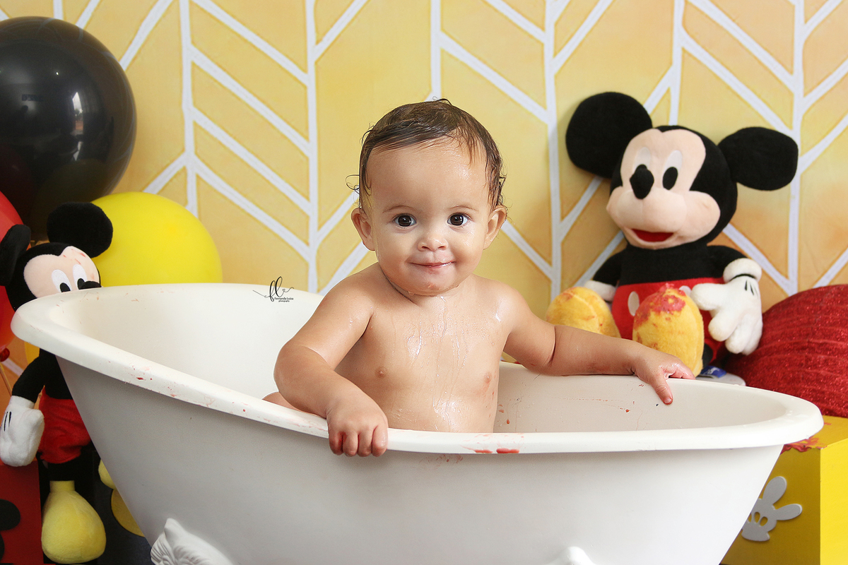 
smash, smash the cake, ideias mickey, sessão do bolinho, cake smash, smash the cake tema mickey, smash the cake cenário do mickey, Mickey mouse, bolo mickey, smash the cake para menino, sessão de um ano no tema mickey, hora do banho. 
