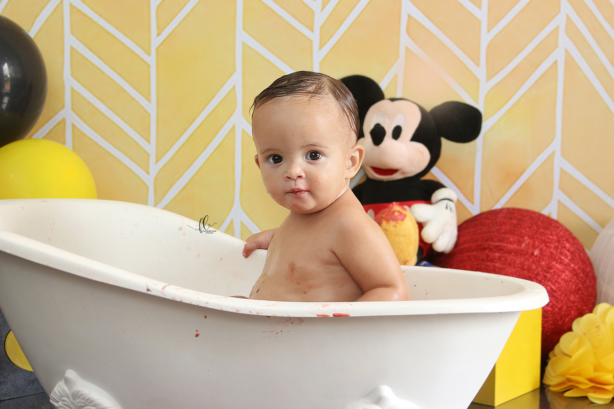 
smash, smash the cake, ideias mickey, sessão do bolinho, cake smash, smash the cake tema mickey, smash the cake cenário do mickey, Mickey mouse, bolo mickey, smash the cake para menino, sessão de um ano no tema mickey, hora do banho. 
