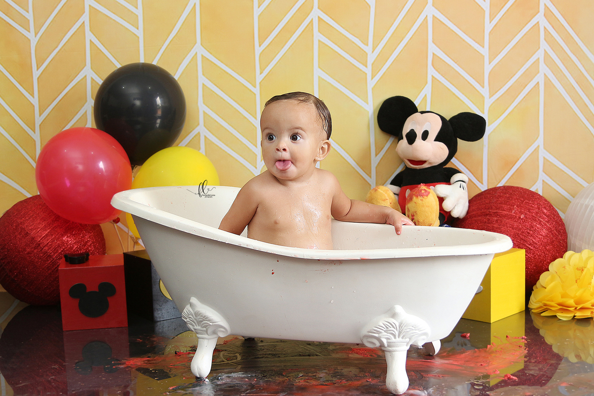 
smash, smash the cake, ideias mickey, sessão do bolinho, cake smash, smash the cake tema mickey, smash the cake cenário do mickey, Mickey mouse, bolo mickey, smash the cake para menino, sessão de um ano no tema mickey, hora do banho. 
