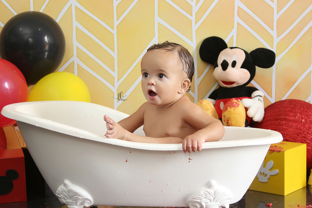 
smash, smash the cake, ideias mickey, sessão do bolinho, cake smash, smash the cake tema mickey, smash the cake cenário do mickey, Mickey mouse, bolo mickey, smash the cake para menino, sessão de um ano no tema mickey, hora do banho. 
