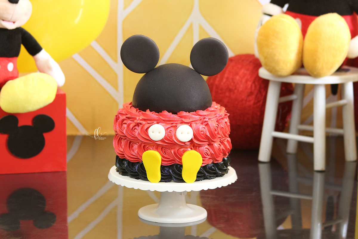 smash, smash the cake, ideias mickey, sessão do bolinho, cake smash, smash the cake tema mickey, smash the cake cenário do mickey, Mickey mouse, bolo mickey, smash the cake para menino, sessão de um ano no tema mickey, hora do banho. 
