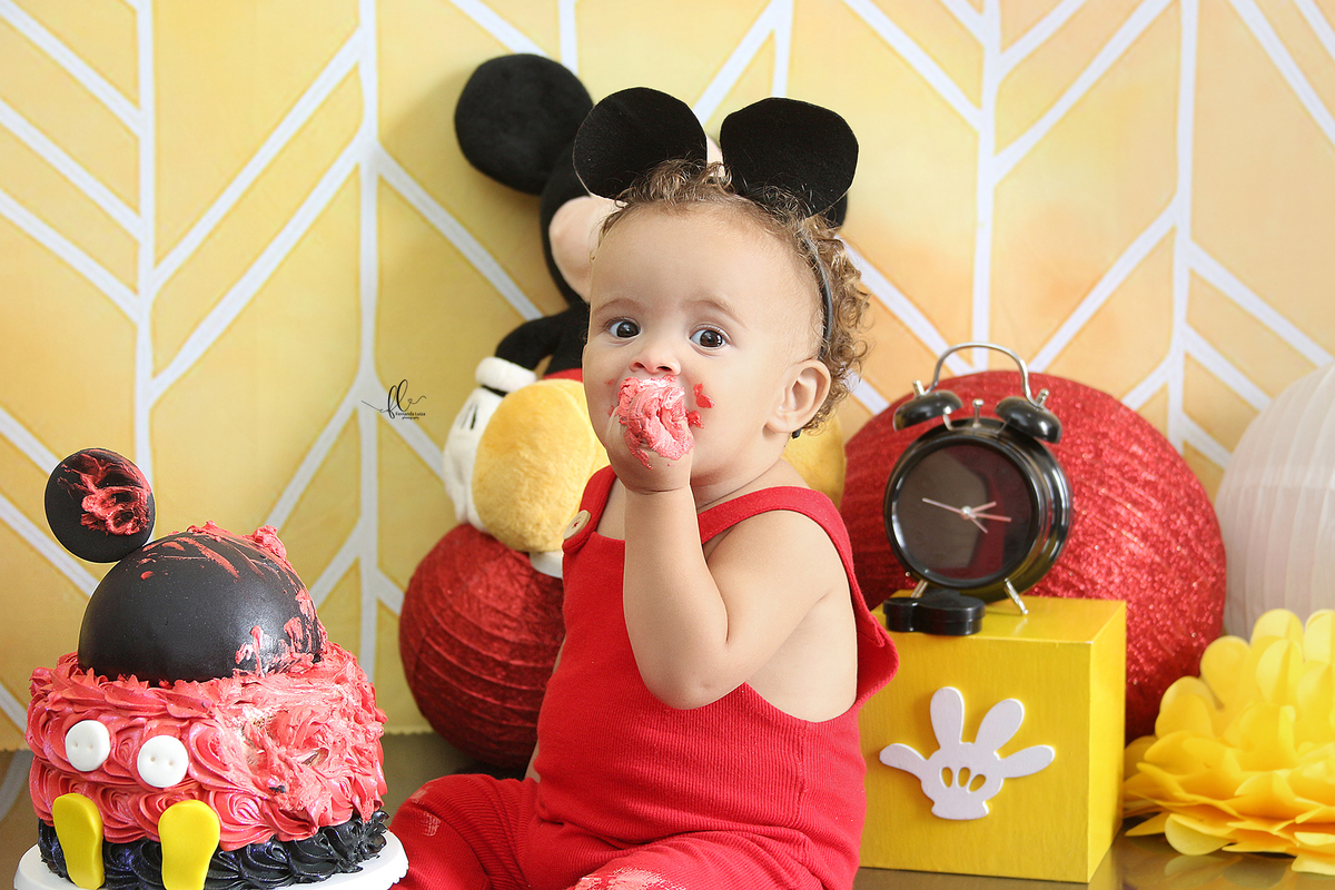
smash, smash the cake, ideias mickey, sessão do bolinho, cake smash, smash the cake tema mickey, smash the cake cenário do mickey, Mickey mouse, bolo mickey, smash the cake para menino, sessão de um ano no tema mickey, hora do banho. 
