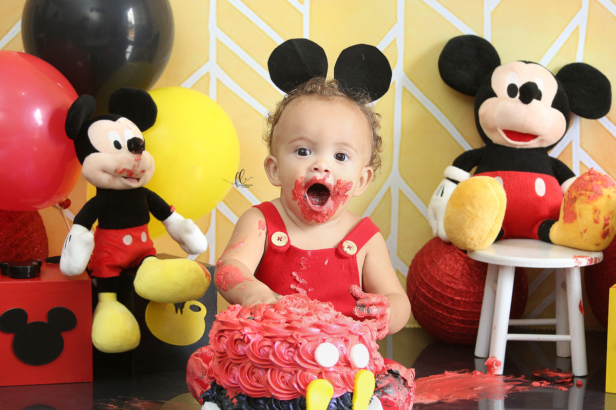 
smash, smash the cake, ideias mickey, sessão do bolinho, cake smash, smash the cake tema mickey, smash the cake cenário do mickey, Mickey mouse, bolo mickey, smash the cake para menino, sessão de um ano no tema mickey, hora do banho. 
