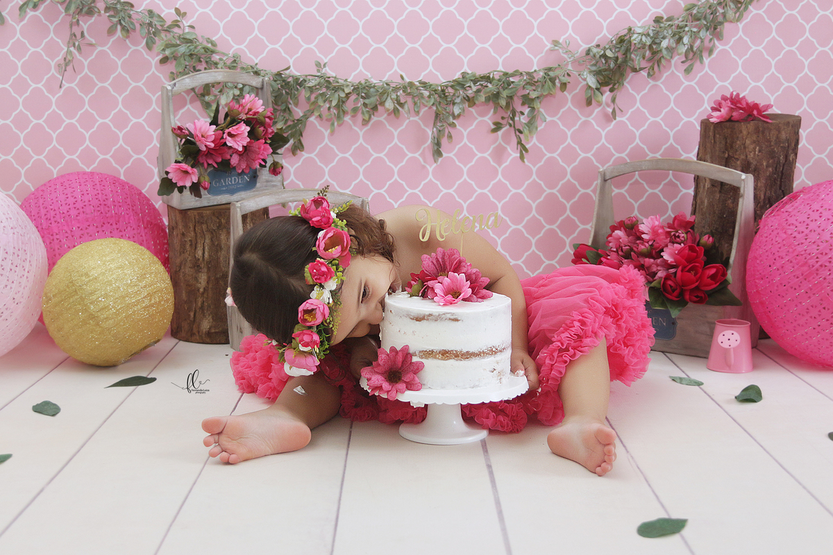 smash, smash the cake, ideias jardim encantado, sessão do bolinho, cake smash, smash the cake tema jardim encantado, smash the cake cenário jardim, jardim encantado,bolo jardim encantado,smash the cake para menina,smash the cake flores, flores,,borboleta