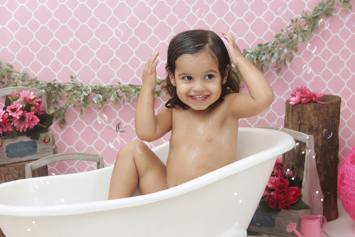 smash, smash the cake, ideias jardim encantado, sessão do bolinho, cake smash, smash the cake tema jardim encantado, smash the cake cenário jardim, jardim encantado,bolo jardim encantado,smash the cake para menina,smash the cake flores, flores,,borboleta