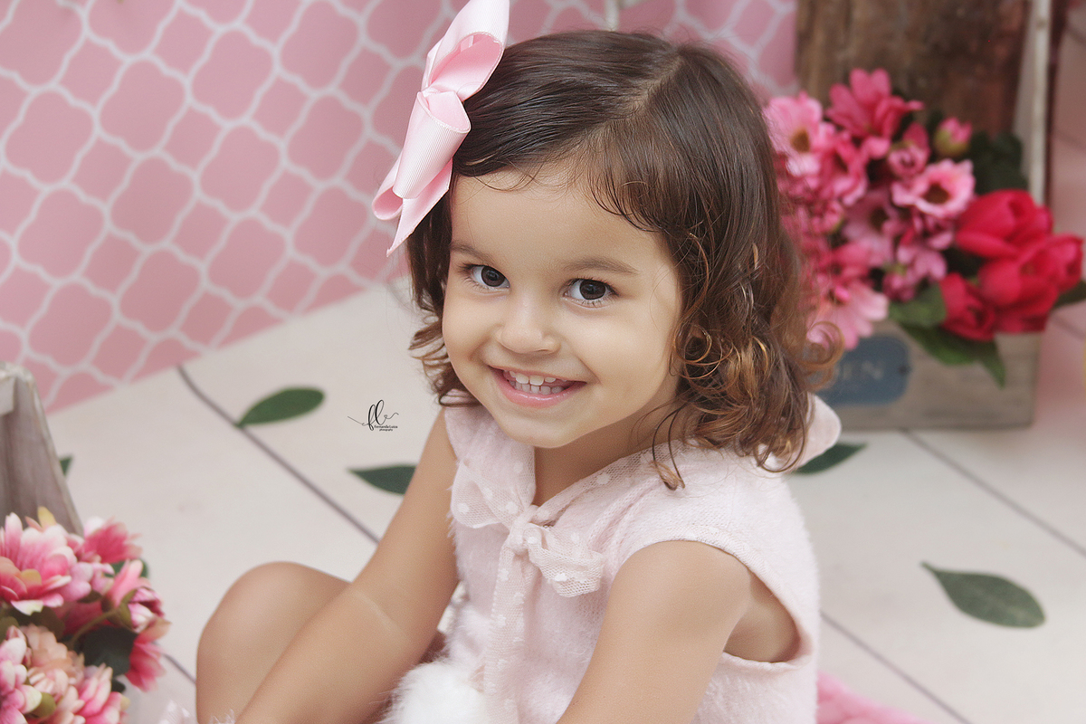 smash, smash the cake, ideias jardim encantado, sessão do bolinho, cake smash, smash the cake tema jardim encantado, smash the cake cenário jardim, jardim encantado,bolo jardim encantado,smash the cake para menina,smash the cake flores, flores,,borboleta