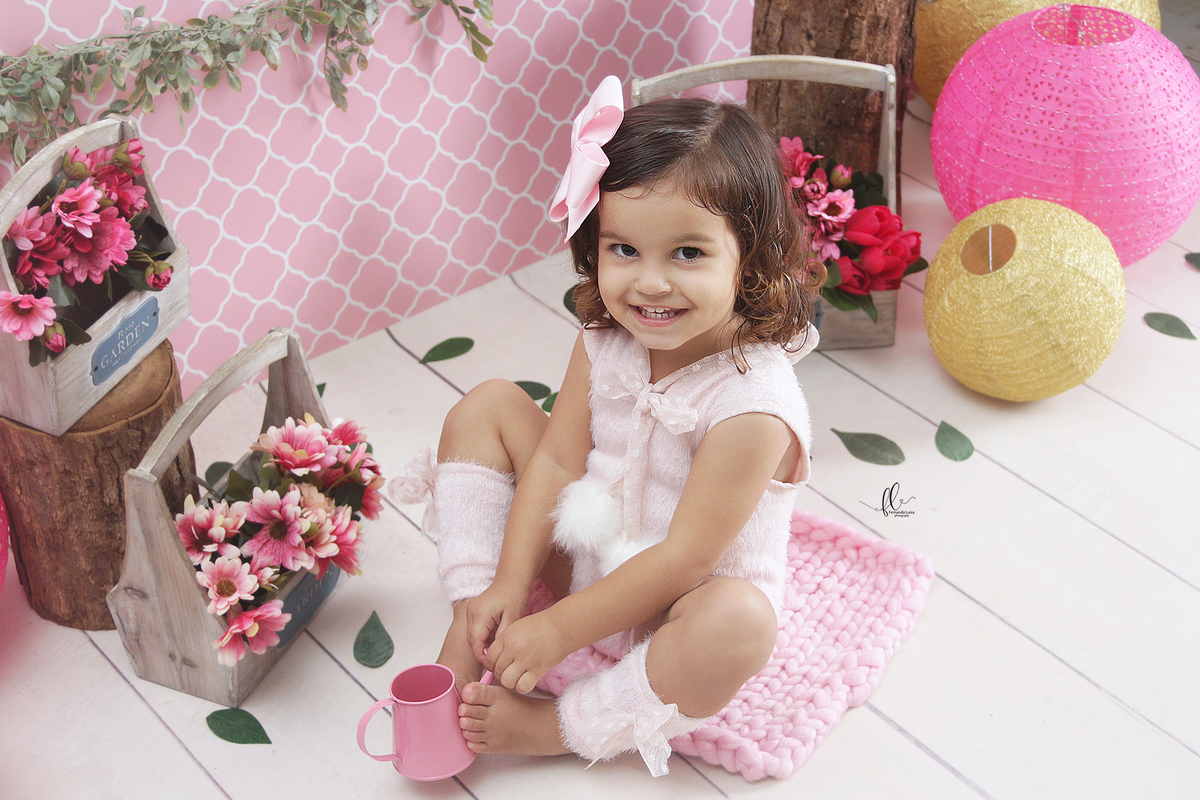 smash, smash the cake, ideias jardim encantado, sessão do bolinho, cake smash, smash the cake tema jardim encantado, smash the cake cenário jardim, jardim encantado,bolo jardim encantado,smash the cake para menina,smash the cake flores, flores,,borboleta