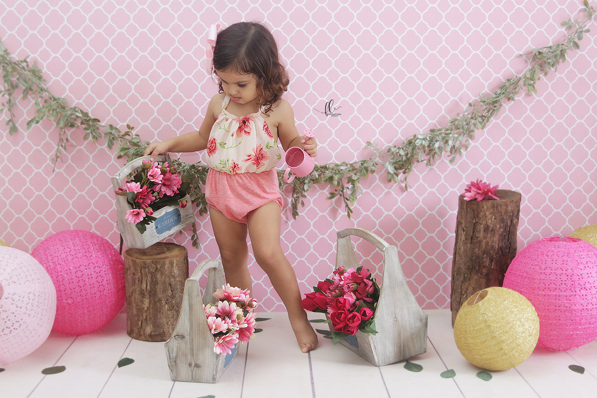 smash, smash the cake, ideias jardim encantado, sessão do bolinho, cake smash, smash the cake tema jardim encantado, smash the cake cenário jardim, jardim encantado,bolo jardim encantado,smash the cake para menina,smash the cake flores, flores,,borboleta