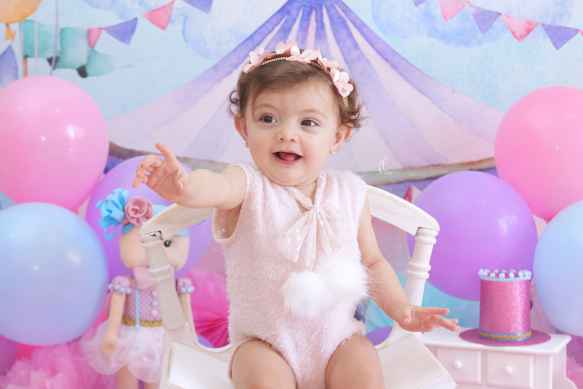 smash, smash the cake, sessão smash the cake, fotografia infantil, sessão do bolinho,foto estúdio, cake smash, smash the cake tema circo, smash the cake cenário de circo, circo rosa, smash the cake circo para menina, sessão de um ano no tema circo.
