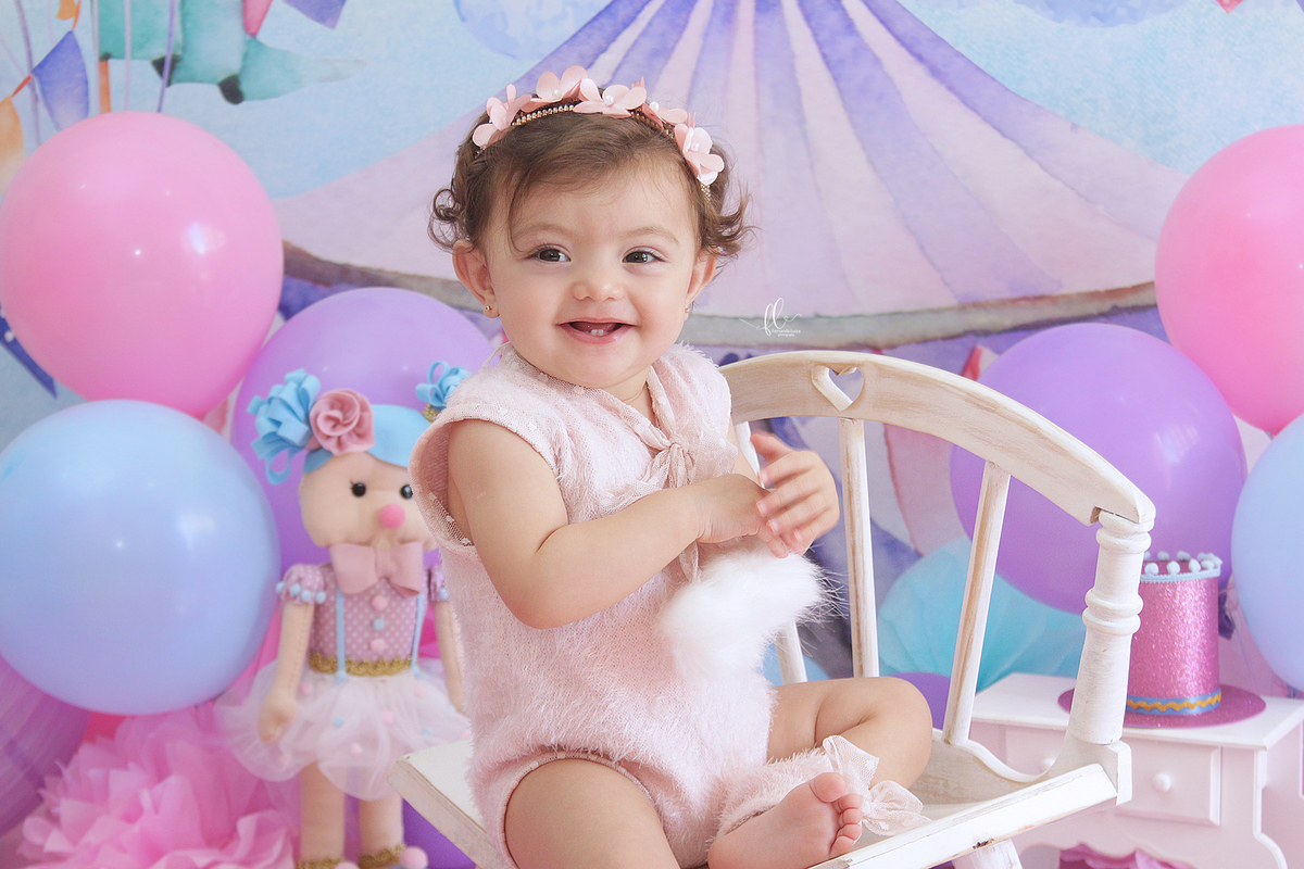 smash, smash the cake, sessão smash the cake, fotografia infantil, sessão do bolinho,foto estúdio, cake smash, smash the cake tema circo, smash the cake cenário de circo, circo rosa, smash the cake circo para menina, sessão de um ano no tema circo.
