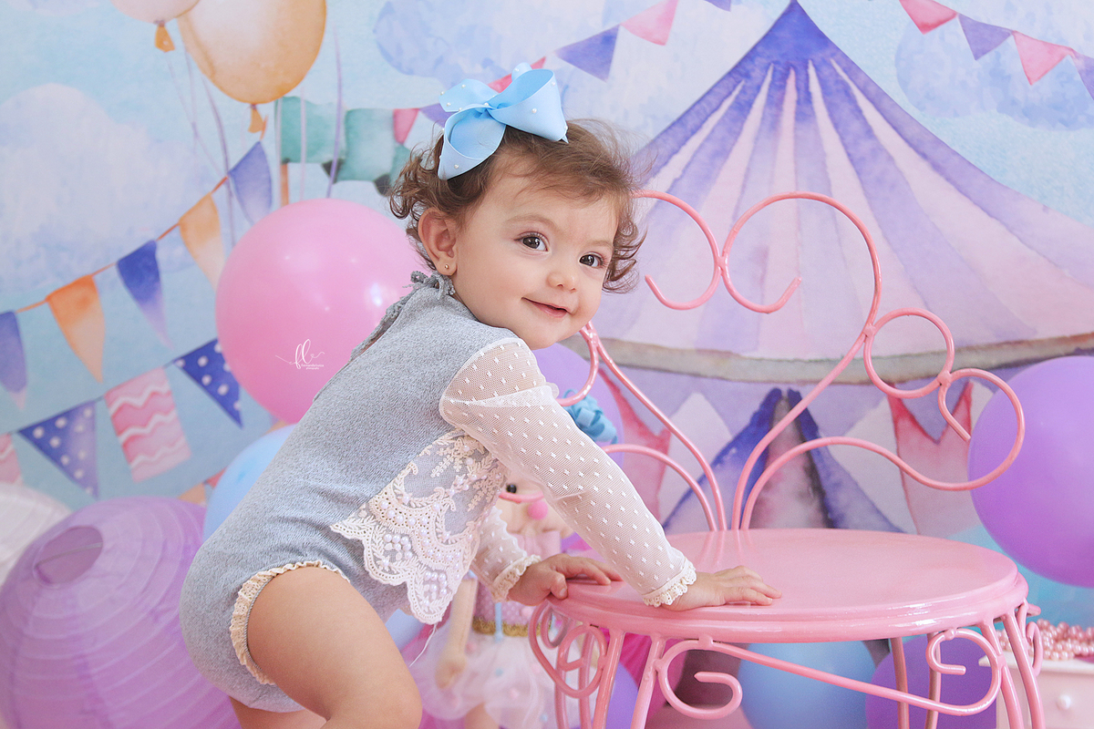smash, smash the cake, sessão smash the cake, fotografia infantil, sessão do bolinho,foto estúdio, cake smash, smash the cake tema circo, smash the cake cenário de circo, circo rosa, smash the cake circo para menina, sessão de um ano no tema circo.
