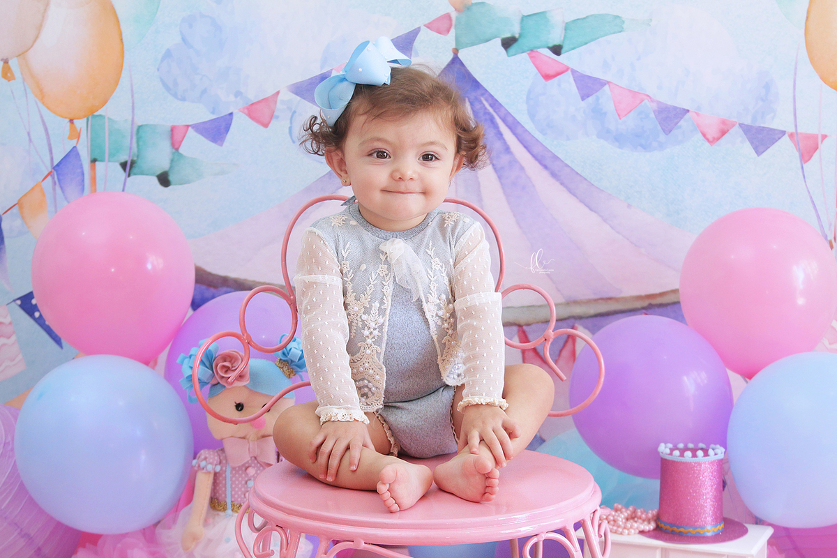 smash, smash the cake, sessão smash the cake, fotografia infantil, sessão do bolinho,foto estúdio, cake smash, smash the cake tema circo, smash the cake cenário de circo, circo rosa, smash the cake circo para menina, sessão de um ano no tema circo.

