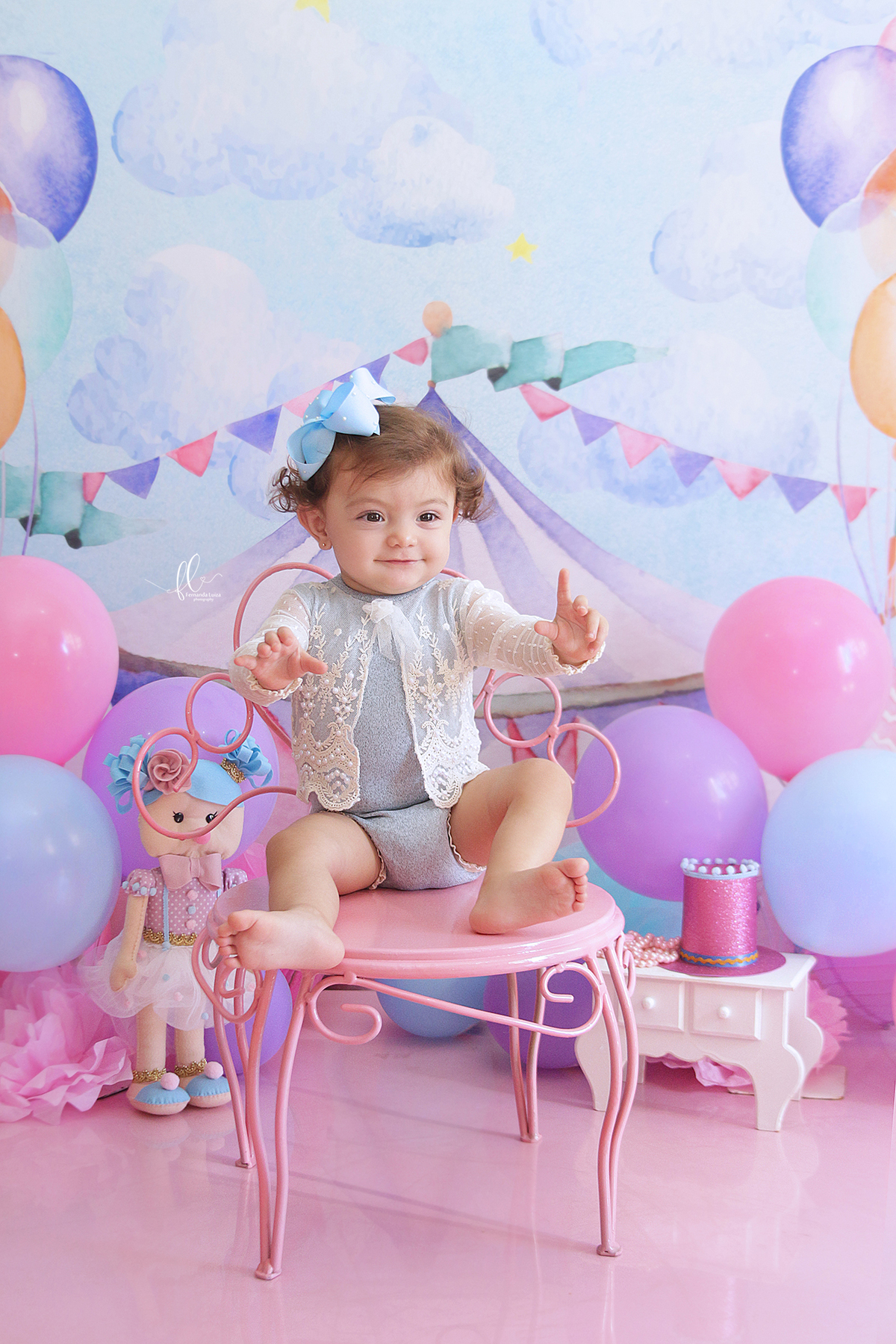 smash, smash the cake, sessão smash the cake, fotografia infantil, sessão do bolinho,foto estúdio, cake smash, smash the cake tema circo, smash the cake cenário de circo, circo rosa, smash the cake circo para menina, sessão de um ano no tema circo.
