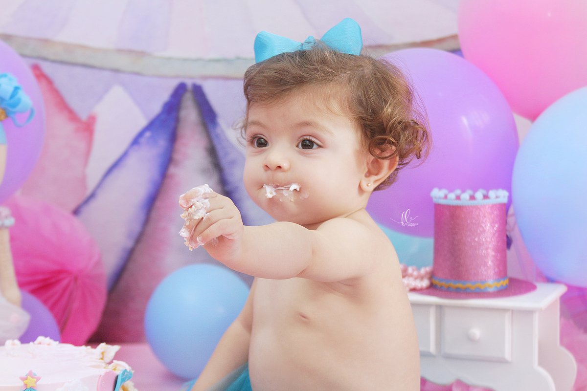 smash, smash the cake, sessão smash the cake, fotografia infantil, sessão do bolinho,foto estúdio, cake smash, smash the cake tema circo, smash the cake cenário de circo, circo rosa, smash the cake circo para menina, sessão de um ano no tema circo.

