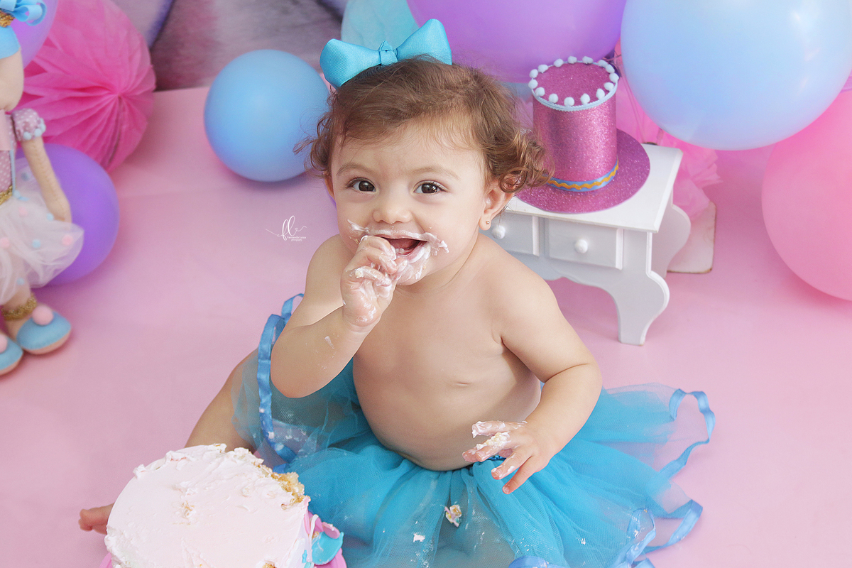 smash, smash the cake, sessão smash the cake, fotografia infantil, sessão do bolinho,foto estúdio, cake smash, smash the cake tema circo, smash the cake cenário de circo, circo rosa, smash the cake circo para menina, sessão de um ano no tema circo.

