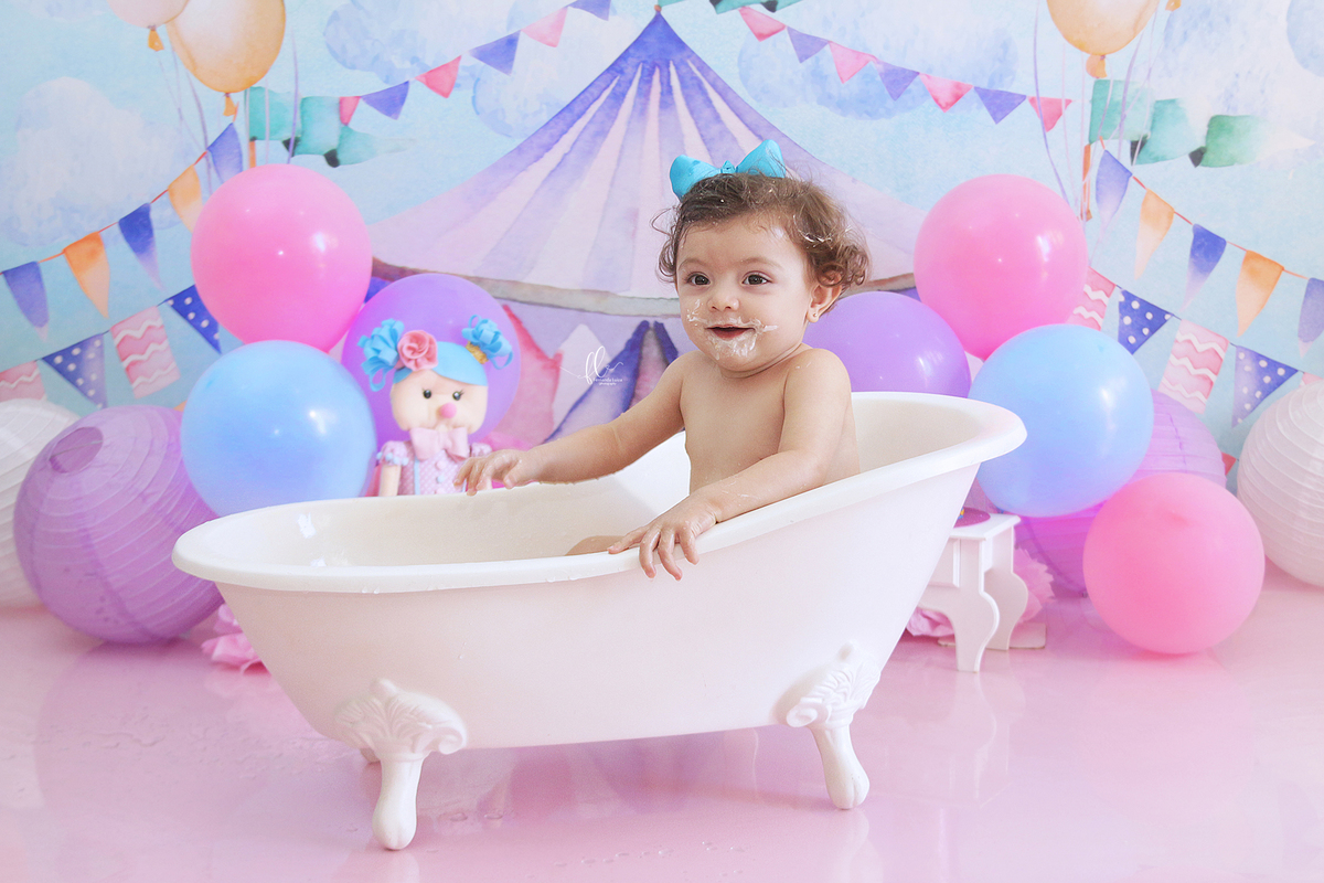 smash, smash the cake, sessão smash the cake, fotografia infantil, sessão do bolinho,foto estúdio, cake smash, smash the cake tema circo, smash the cake cenário de circo, circo rosa, smash the cake circo para menina, sessão de um ano no tema circo.
