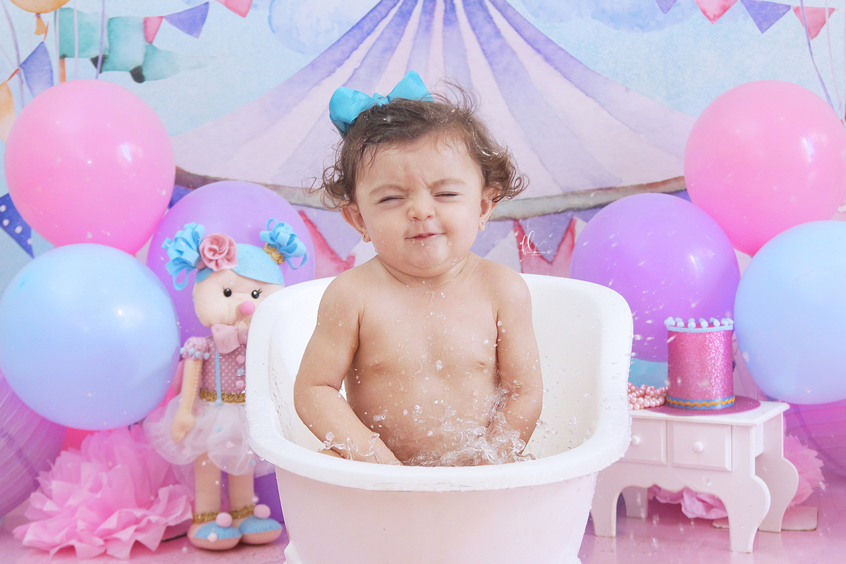 smash, smash the cake, sessão smash the cake, fotografia infantil, sessão do bolinho,foto estúdio, cake smash, smash the cake tema circo, smash the cake cenário de circo, circo rosa, smash the cake circo para menina, sessão de um ano no tema circo.
