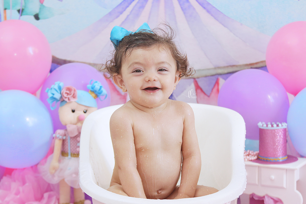 smash, smash the cake, sessão smash the cake, fotografia infantil, sessão do bolinho,foto estúdio, cake smash, smash the cake tema circo, smash the cake cenário de circo, circo rosa, smash the cake circo para menina, sessão de um ano no tema circo.
