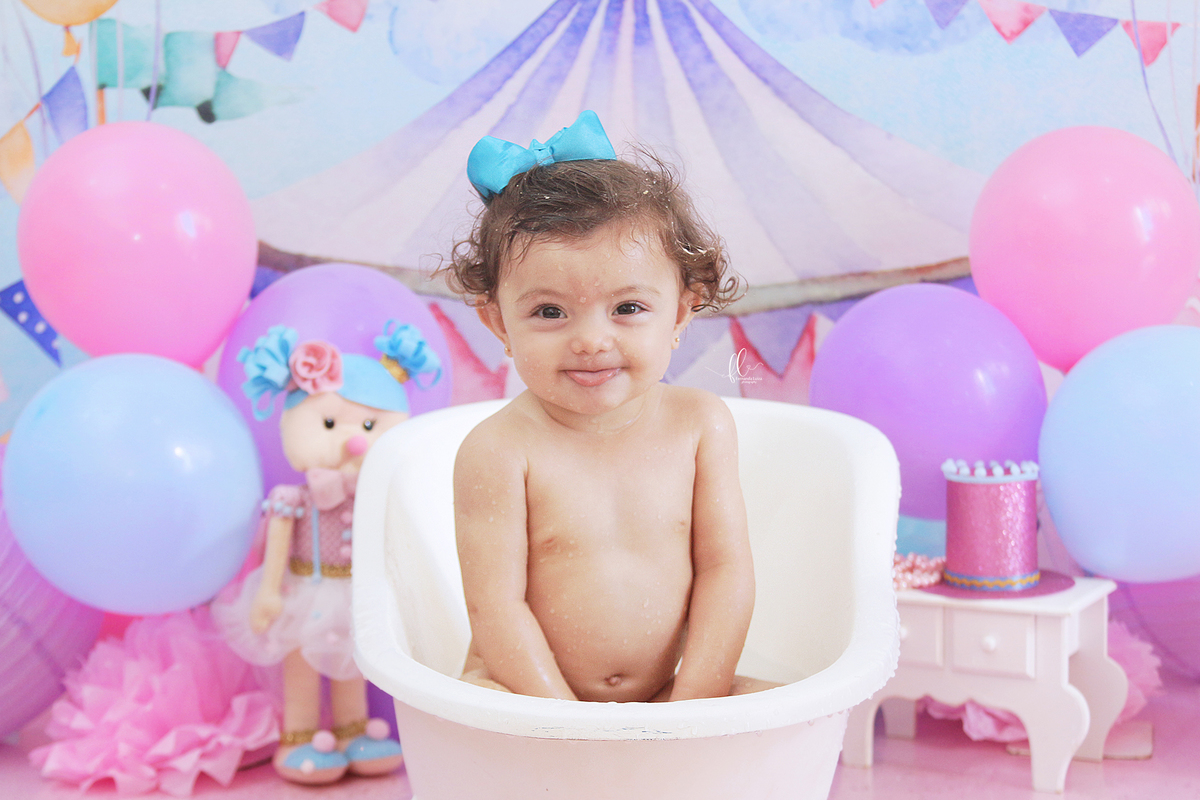 smash, smash the cake, sessão smash the cake, fotografia infantil, sessão do bolinho,foto estúdio, cake smash, smash the cake tema circo, smash the cake cenário de circo, circo rosa, smash the cake circo para menina, sessão de um ano no tema circo.
