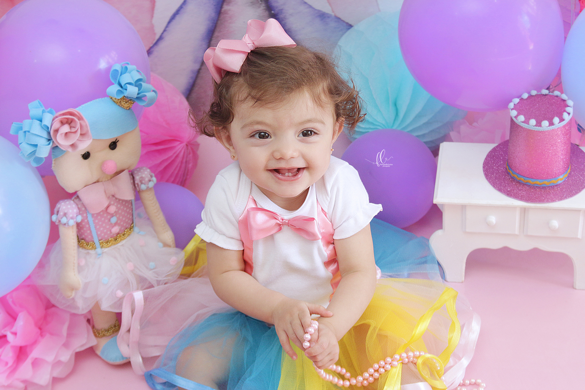 smash, smash the cake, sessão smash the cake, fotografia infantil, sessão do bolinho,foto estúdio, cake smash, smash the cake tema circo, smash the cake cenário de circo, circo rosa, smash the cake circo para menina, sessão de um ano no tema circo.

