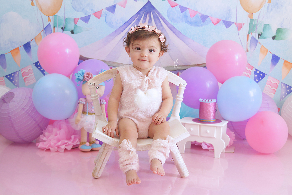 smash, smash the cake, sessão smash the cake, fotografia infantil, sessão do bolinho,foto estúdio, cake smash, smash the cake tema circo, smash the cake cenário de circo, circo rosa, smash the cake circo para menina, sessão de um ano no tema circo.
