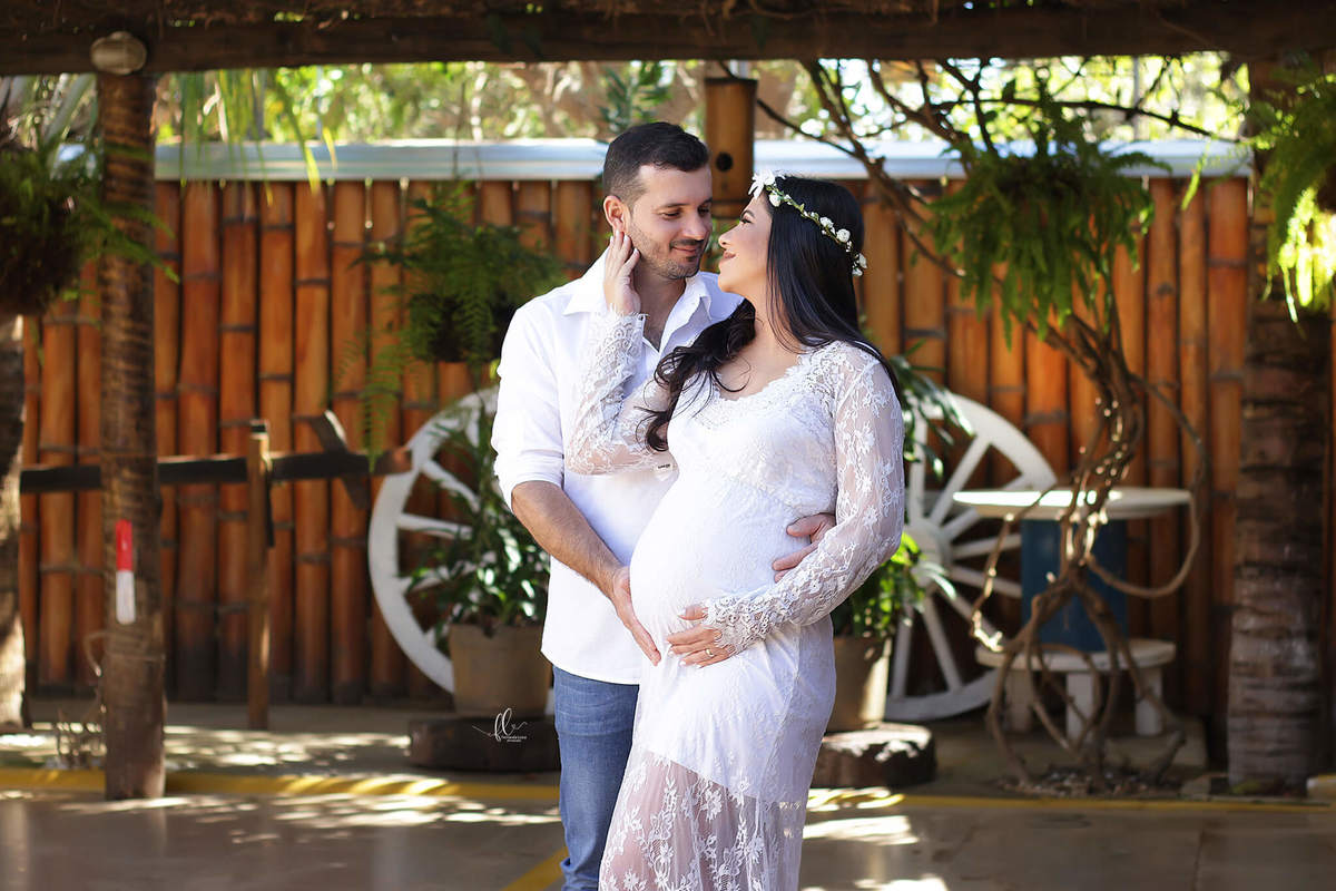 gestante, sapatinho de bebê, ensaio gestante, ensaio fotografico de gravida, fotos de gravida, gravida linda, ideias para ensaio gestante, ideias para gestantes, cha de bebe, recem nascido, mamaes de primeira viagem, fraldas, roupinhas para bebes