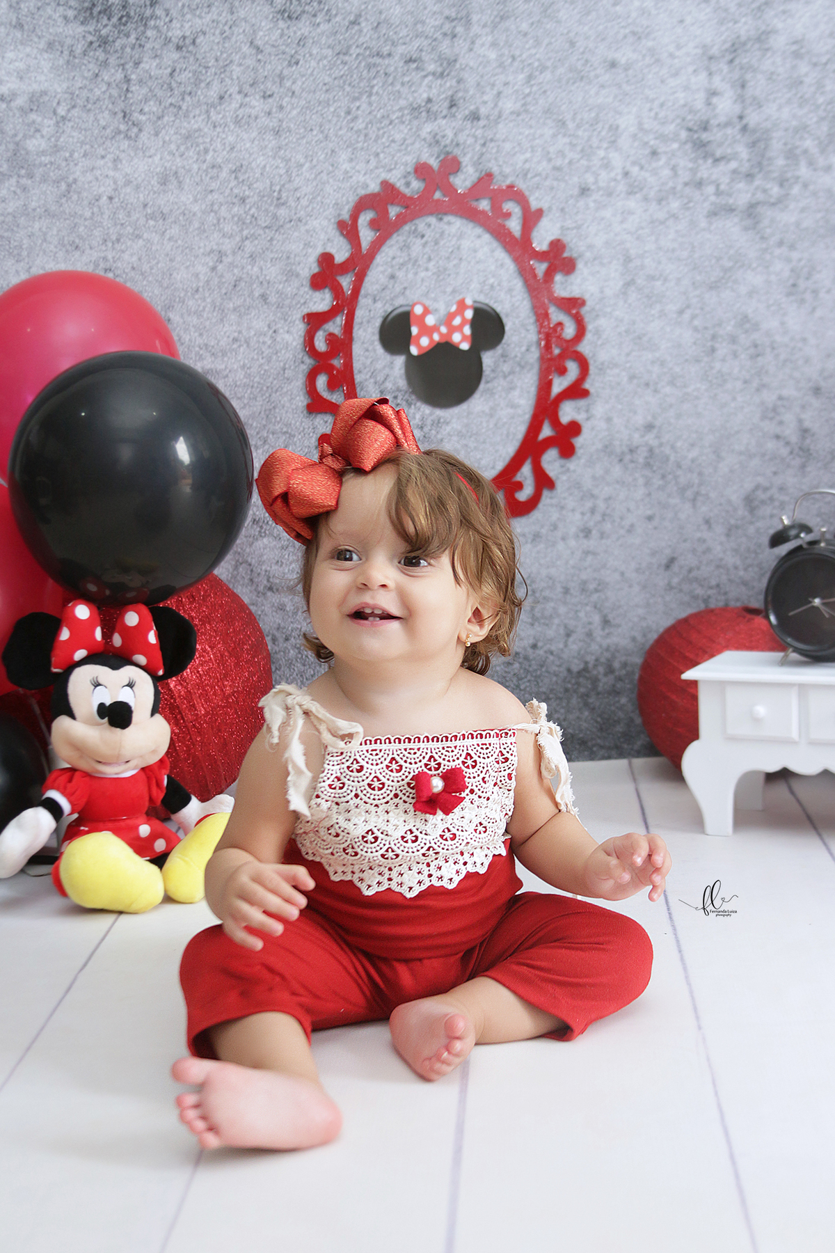 smash, smash the cake, ideias minnie vermelha, sessão do bolinho, cake smash, smash the cake tema minnie, smash the cake cenário da minnie, minnie, disney, bolo da minnie vermelha,smash the cake para menina,sessão de um ano no tema minnie, mickey,