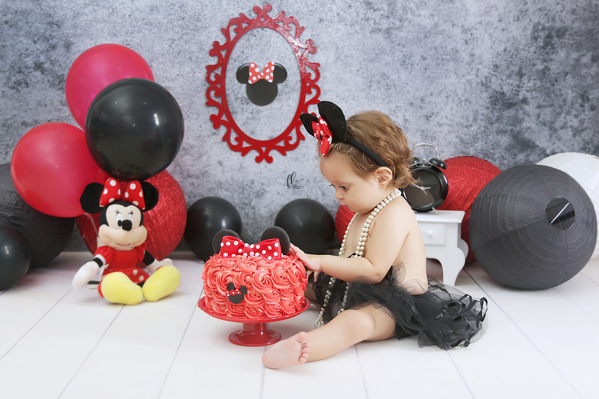 smash, smash the cake, ideias minnie vermelha, sessão do bolinho, cake smash, smash the cake tema minnie, smash the cake cenário da minnie, minnie, disney, bolo da minnie vermelha,smash the cake para menina,sessão de um ano no tema minnie, mickey,