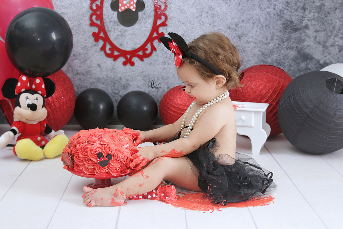 smash, smash the cake, ideias minnie vermelha, sessão do bolinho, cake smash, smash the cake tema minnie, smash the cake cenário da minnie, minnie, disney, bolo da minnie vermelha,smash the cake para menina,sessão de um ano no tema minnie, mickey,