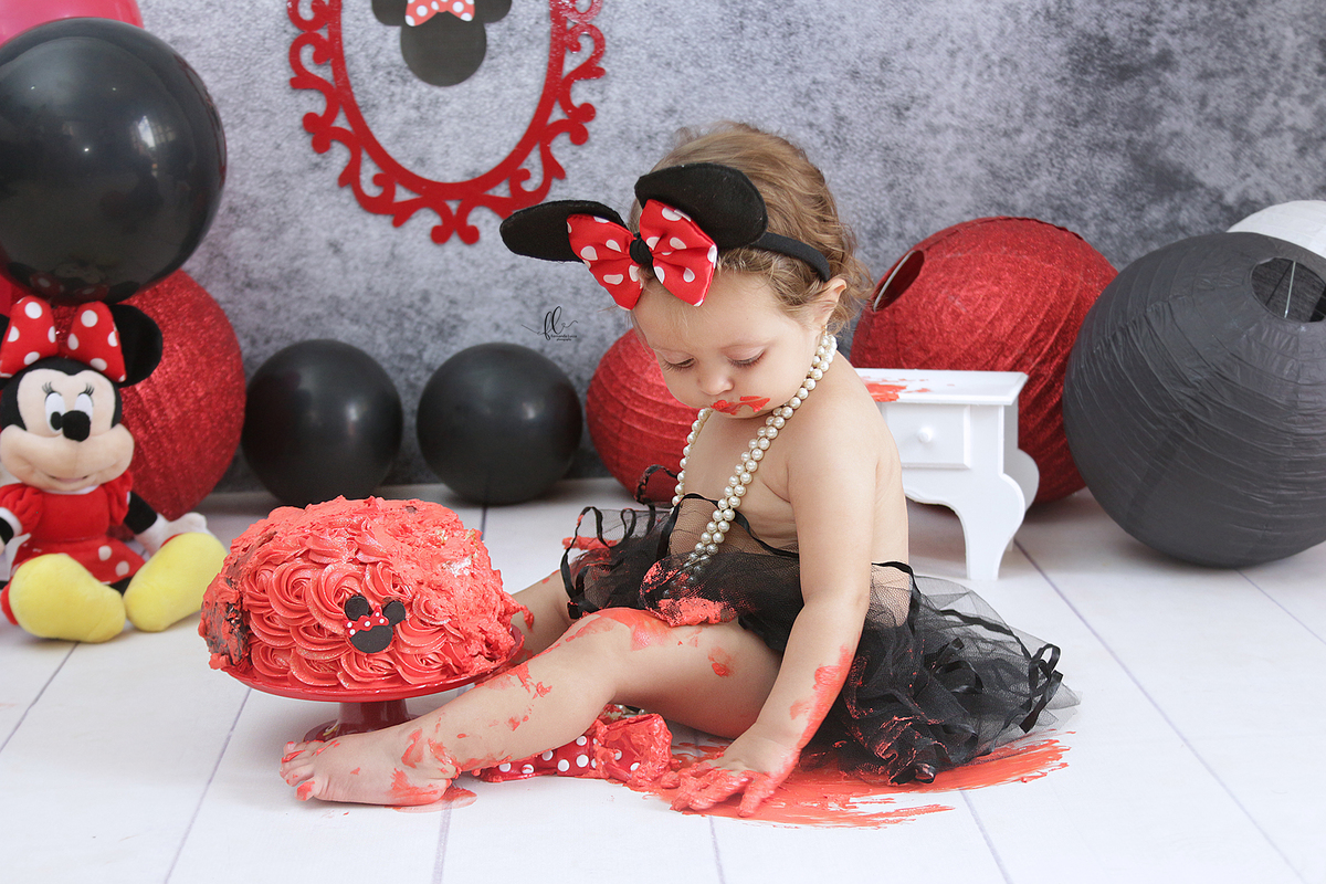 smash, smash the cake, ideias minnie vermelha, sessão do bolinho, cake smash, smash the cake tema minnie, smash the cake cenário da minnie, minnie, disney, bolo da minnie vermelha,smash the cake para menina,sessão de um ano no tema minnie, mickey,