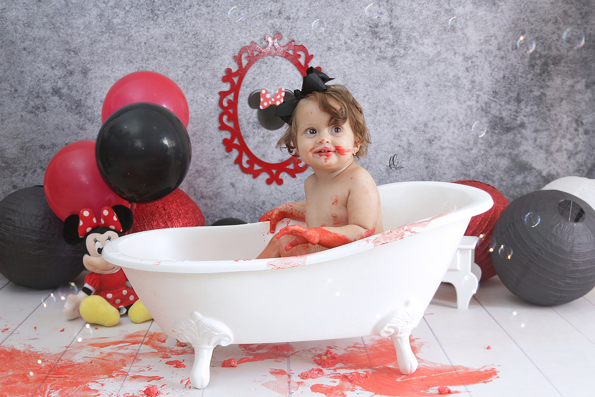 smash, smash the cake, ideias minnie vermelha, sessão do bolinho, cake smash, smash the cake tema minnie, smash the cake cenário da minnie, minnie, disney, bolo da minnie vermelha,smash the cake para menina,sessão de um ano no tema minnie, mickey,